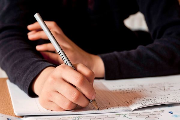 Kritik-der-Lehrergewerkschaft-Zusatzbonus-geht-nicht-an-Schulen-mit-besonders-vielen-Migrantenkindern