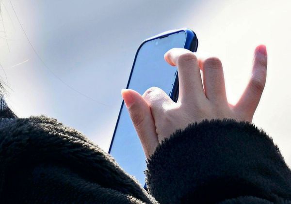 Warum-werden-in-der-Debatte-um-das-Social-Media-Verbot-die-Konzerne-geschont-