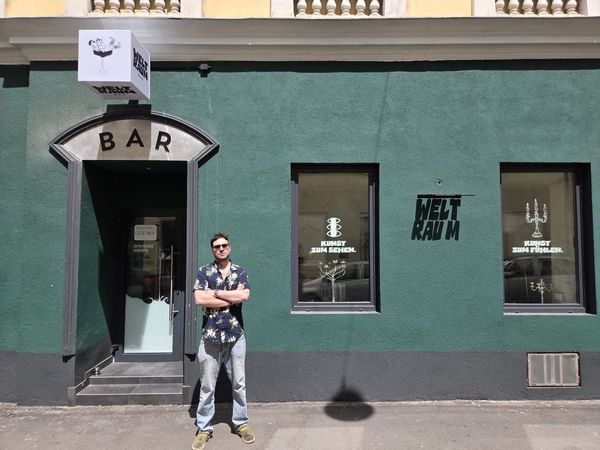 Kunstraub-Wie-stiehlt-man-ein-Bild-aus-einem-voll-besetzten-Lokal-