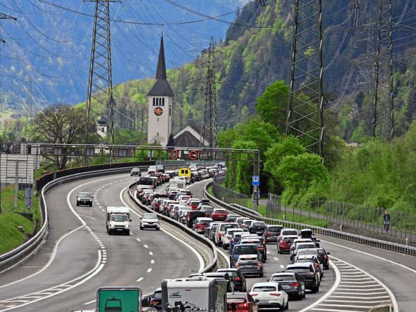 Schweiz-will-ausl-ndische-Autofahrer-zur-Kasse-bitten-droht-Tirol-noch-mehr-Transit-