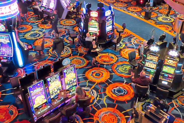 Blinkende Automaten in einem Casino in Las Vegas. 