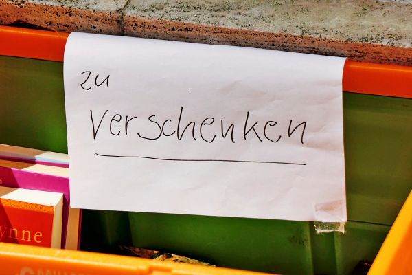 Die-Nische-im-Stiegenhaus-in-der-Dinge-spurlos-verschwinden