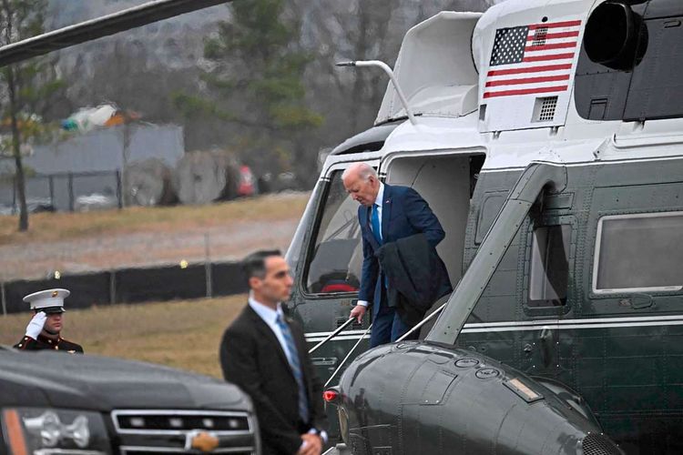 Joe Biden verlässt einen Helikopter