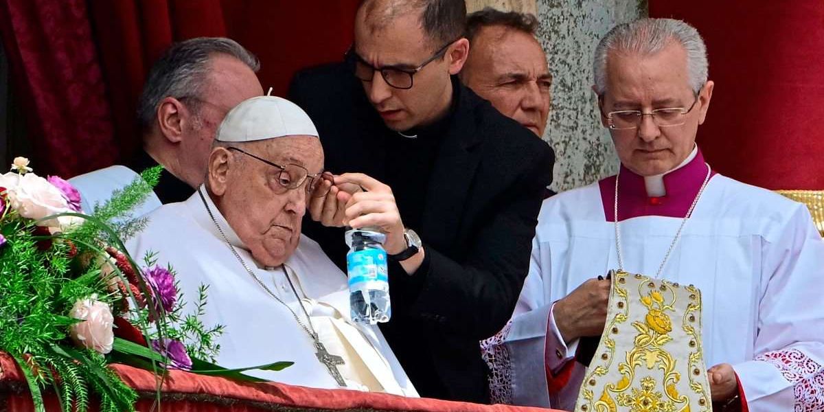 Jubel und Sorge um den Papst auf dem Petersplatz
