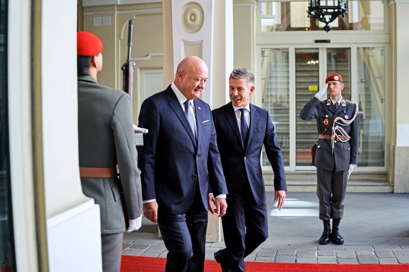 Ungarns Premier Magyar und Bundeskanzler Stocker feiern in Wien den Neustart