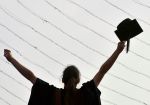 Altersvorsorge statt Eigenheim: Worauf Jungakademiker finanziell setzen Das Sicherheitsbedürfnis der jungen Menschen hat zugenommen, der Umgang mit Geld wird bewusster. Die Vorsorge für später wird zum Lebensbegleiter