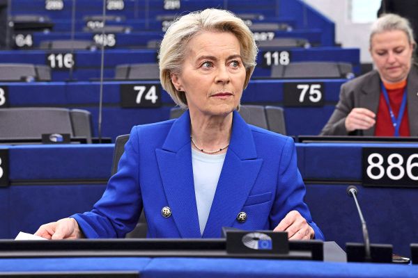 Die-Parteien-der-Mitte-im-EU-Parlament-f-rdern-die-radikal-Rechten-und-Linken