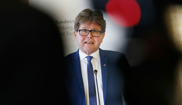 Die-Welt-der-Gef-hle-des-Ministers-Polaschek