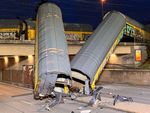 Güterzug stürzte in München fünf Meter tief von einer Brücke Eine Person wurde lebensgefährlich verletzt. Das Unglück ereignete sich beim Rangieren