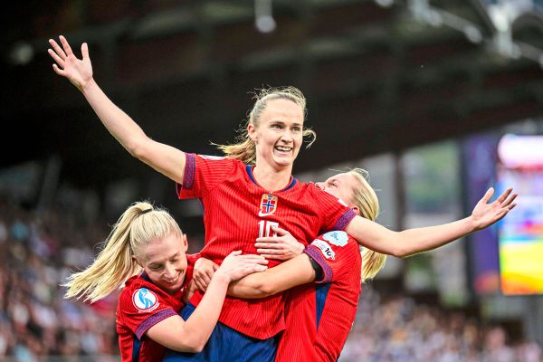 Norwegerinnen-nach-zweitem-Zittersieg-vor-Viertelfinal-Einzug