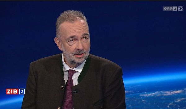 Sieht-er-sich-als-rechtm-igen-Kaiser-Karl-Habsburg-ber-Juwelen-und-Anreden-bei-Wolf