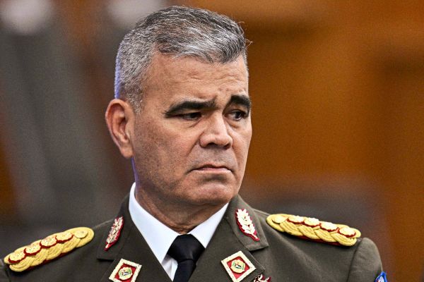 Venezuela-entl-sst-Maduro-Vertrauten-aus-Milit-rf-hrung