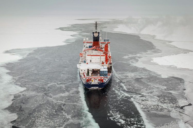 Forschungsschiff Polarstern im Südpolarmeer