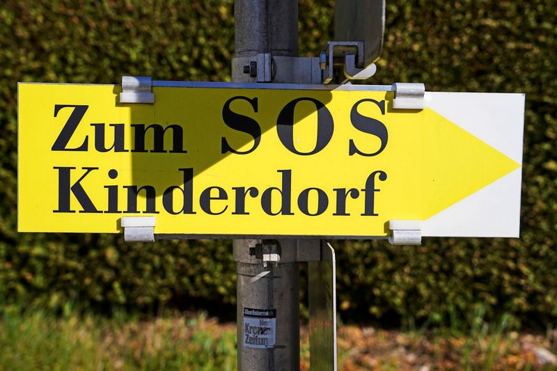 Vorwürfe zu Menschenhandel und Geldwäsche: SOS-Kinderdorf hält Bericht zurück