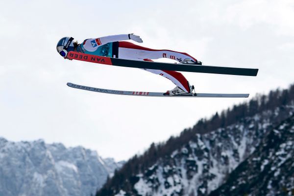 Skispringer-Tschofenig-bei-Prevc-Sieg-in-Planica-Dritter-Embacher-gest-rzt