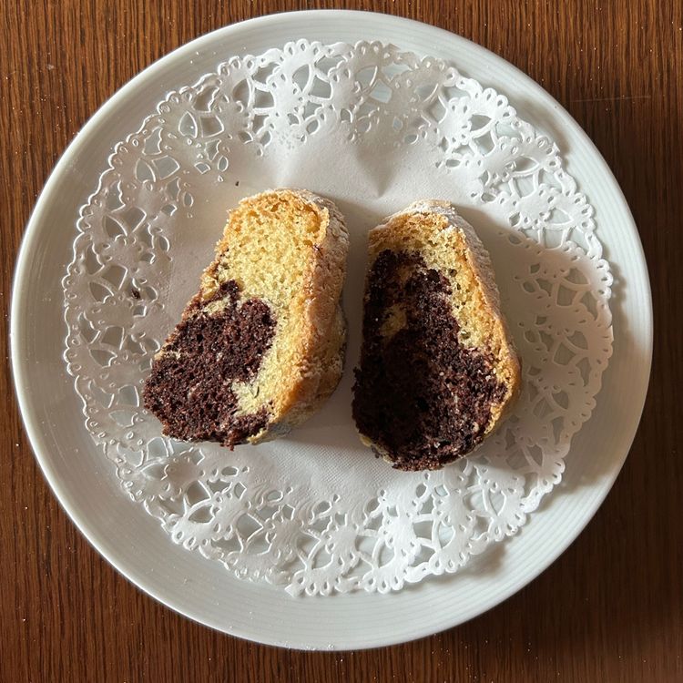 Klassiker unter den österreichischen Kuchen: Der Gugelhupf. Hier in einer pflanzlichen Version.