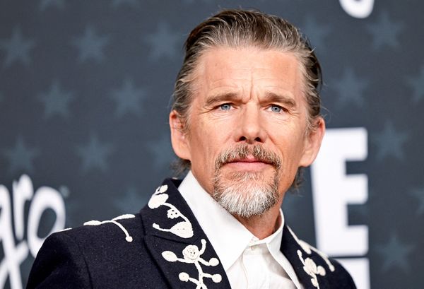 Er-hat-die-Haare-sch-n-Der-90er-Schwarm-Ethan-Hawke-feiert-ein-Comeback