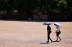 Sommerhitze: Die Physik hinter heißen Sommertagen Warum sich Hitze unterschiedlich anfühlt und welche physikalischen Gesetze dahinterstecken