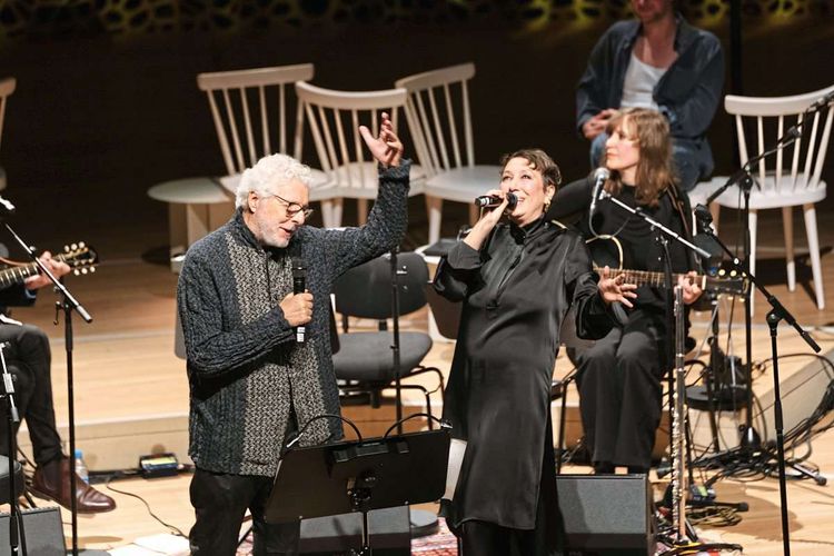 André Heller hat wieder einmal gesungen, hier im Duett mit Ursula Strauss.