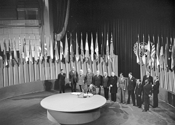 Das-V-lkerrecht-ist-angeschlagen-hat-aber-immer-noch-einen-gro-en-Wert