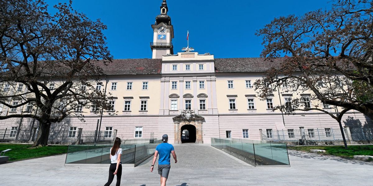 Oberösterreich-Wahl: Bundesschatten über der Wahlkabine - Vimarsana News