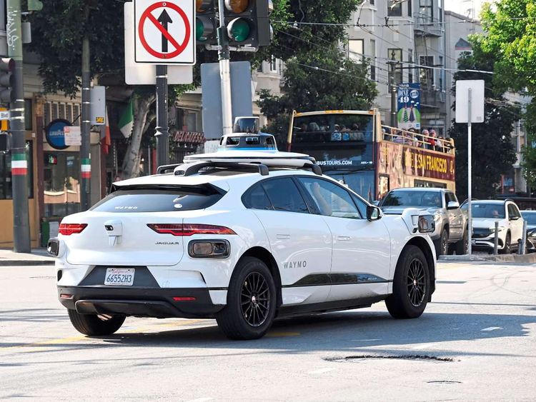 Selbstfahrendes Auto in San Francisco angezündet