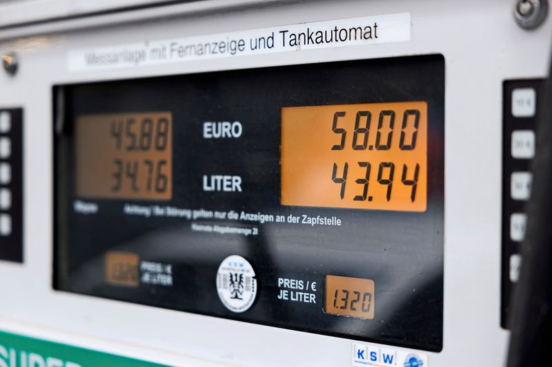 Marterbauer drängt Brüssel zu Übergewinnsteuer auf Sprit