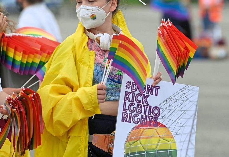 Polen verteidigt Ungarns Gesetz über Homosexualität ...