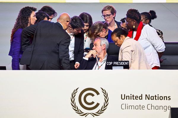 Klimakonferenz-einigt-sich-auf-Abkommen-ohne-l-und-Kohle-Ausstieg