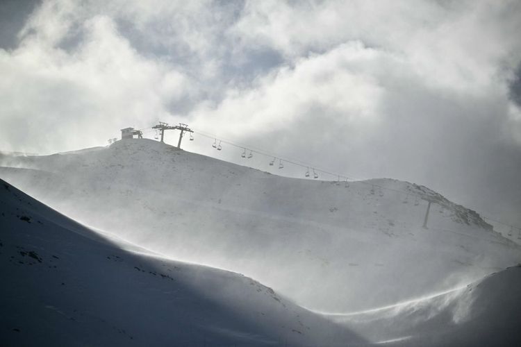 Windige Schneelandschaft in Zermatt.