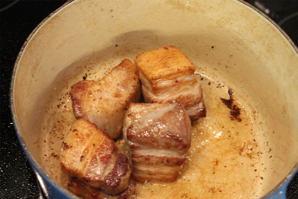 Rezept: Im Ganzen geschmorter Sellerie mit Schweinsbauch - Hauptspeisen ...