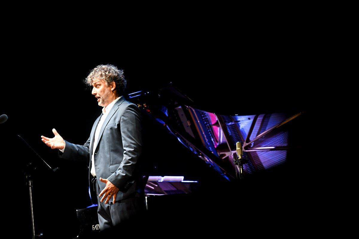 "Hollarie!" Jonas Kaufmann mit Wienerliedern bei "Theater im Park" Musik derStandard.de › Kultur