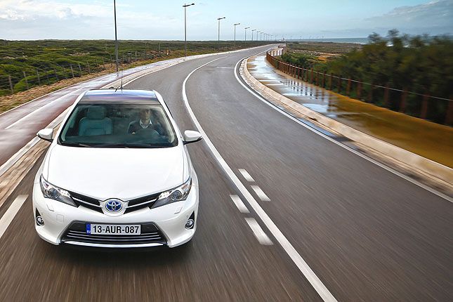 Neuer Toyota Auris: Der Kompaktwagen wird sparsamer und schicker - DER  SPIEGEL