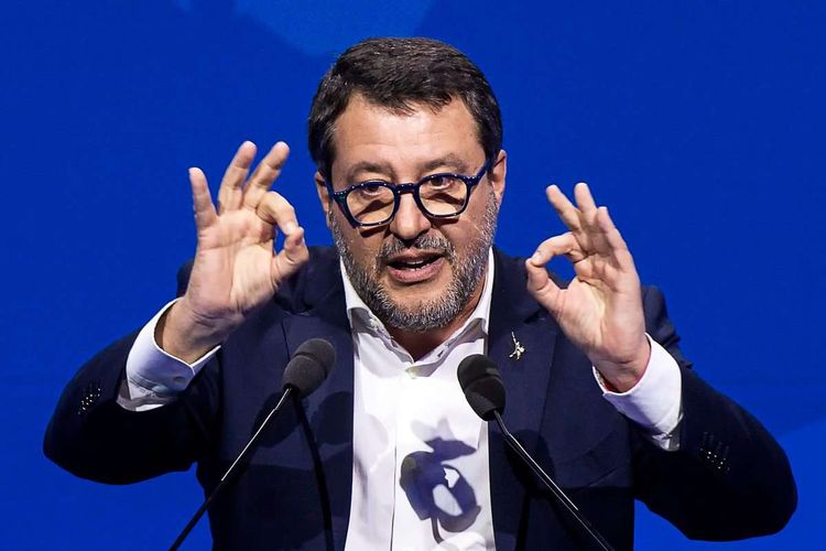 Matteo Salvini gestikuliert.