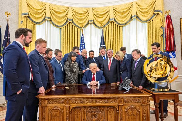 Wie-der-Trumpismus-die-christlichen-Werte-Dankbarkeit-und-Vergebung-pervertiert