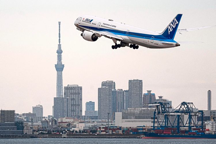 Ein Flugzeug der japanischen Airline ANA wird im kommenden Jahr als einer der ersten abheben. Start ist kurz nach Mitternacht.