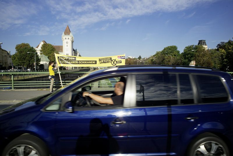 Wien-Wahlkampf: In Warnwesten für Autofahrerrechte - Wiener Politik ...