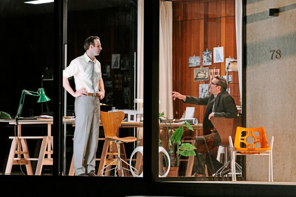 absturz-einer-architektenfamilie-in-das-ferienhaus-am-burgtheater