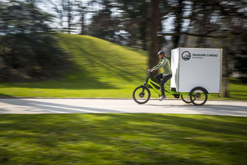 Das Packerl fährt FahrradEisenbahnFahrrad Transport