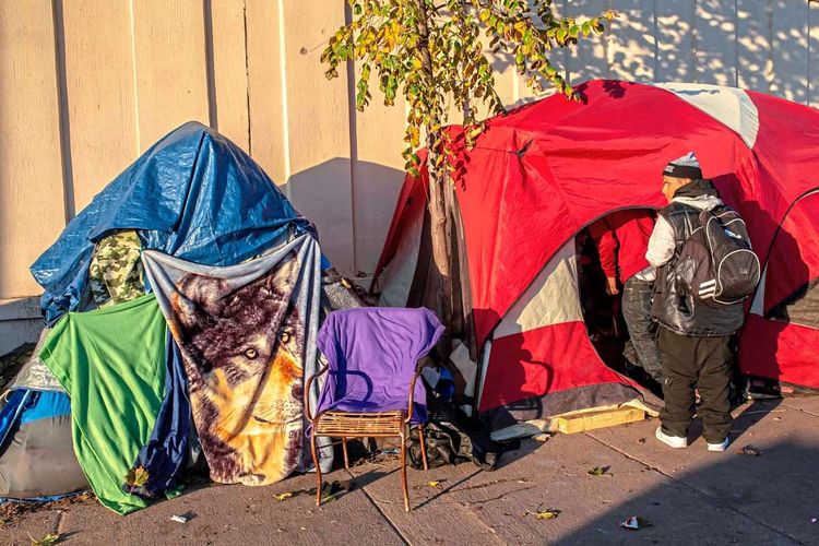 Zelte mit Obdachlosen