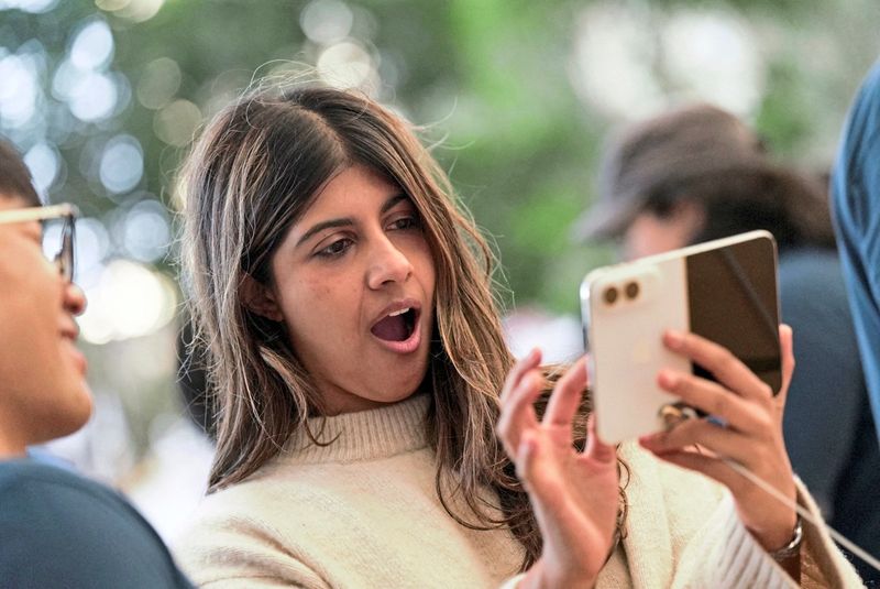 Defekte Bildschirme nach wenigen Tagen: Apple bestätigt Schwierigkeiten beim iPhone Duo