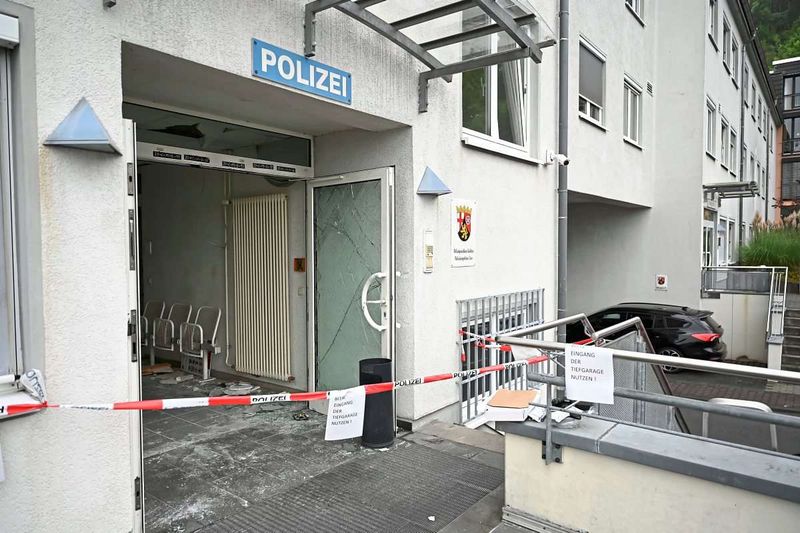 Bewaffneter mit Machete griff Polizeiwache in Rheinland-Pfalz an