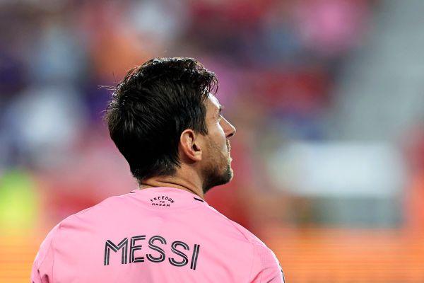 Messi-f-hrt-Miami-mit-zwei-Toren-und-zwei-Assists-zum-Sieg