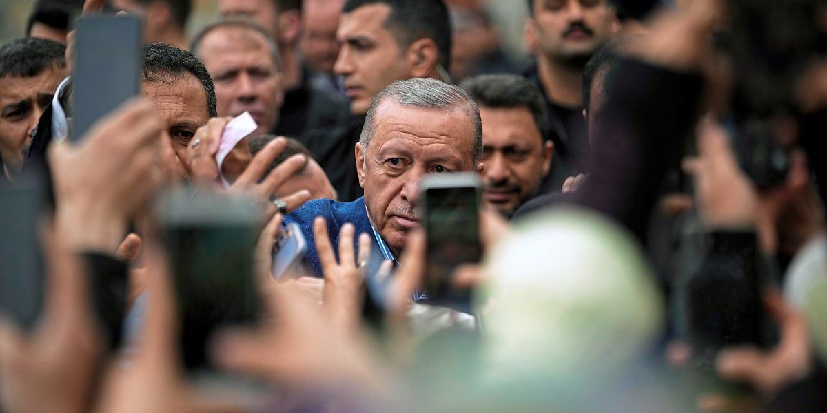 Erdoğan handed out money again on Turkish election day – Türkiye