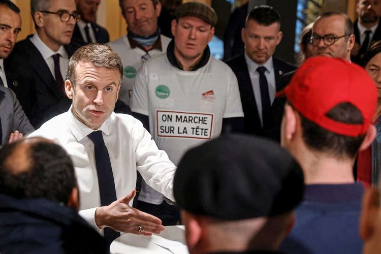 Frankreichs Präsidenten Emmanuel Macron diskutiert.
