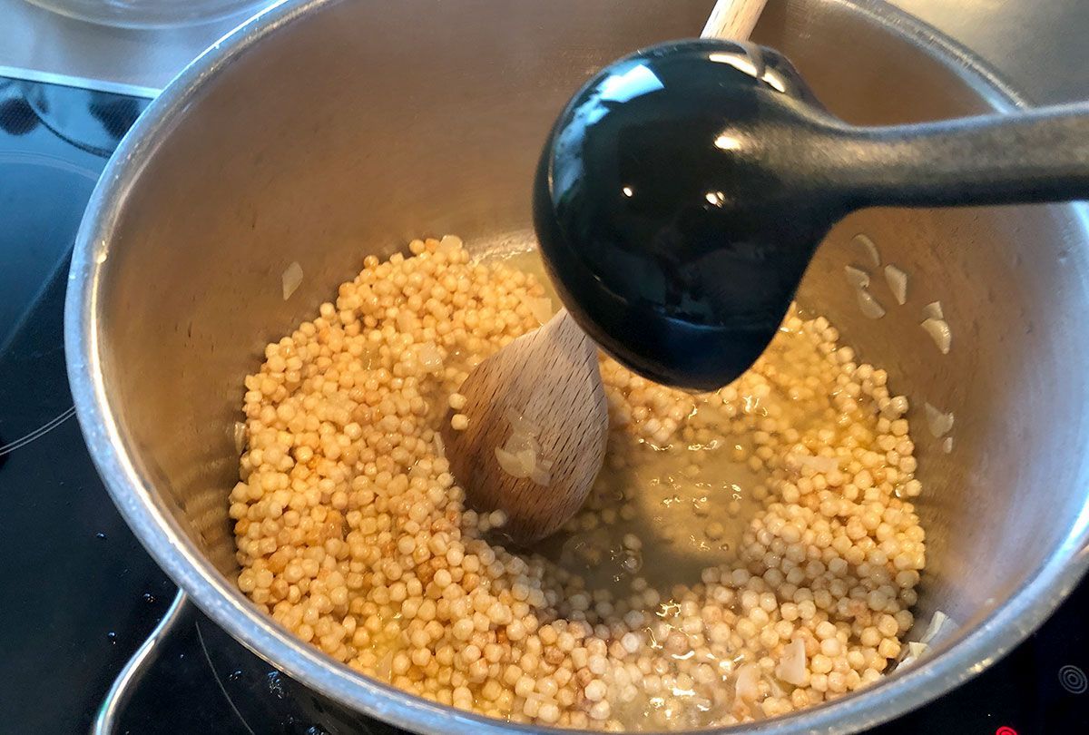 Rezept für Fregola mit Artischocken, Parmesan und Zitrone ... Rezept für Fregola mit Artischocken, Parmesan und Zitrone ...