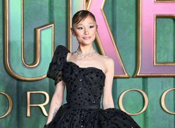 Ariana-Grande-bei-Wicked-Premiere-von-Mann-angefallen