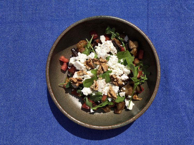 Melanzanisalat mit Feta und Walnüssen - Rezepte - derStandard.de ...