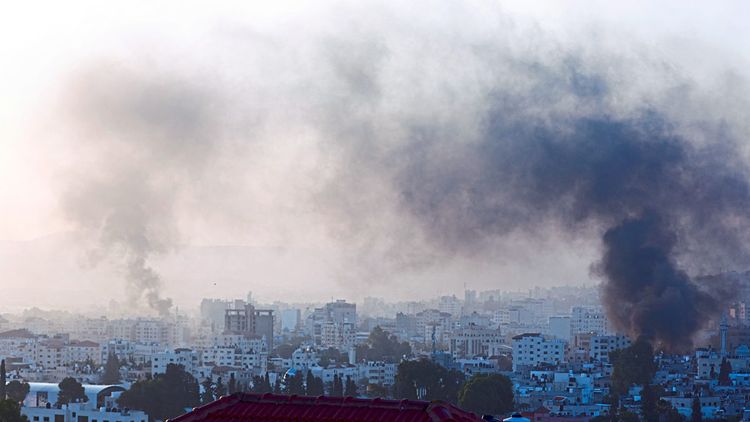 Rauch über der Stadt Jenin