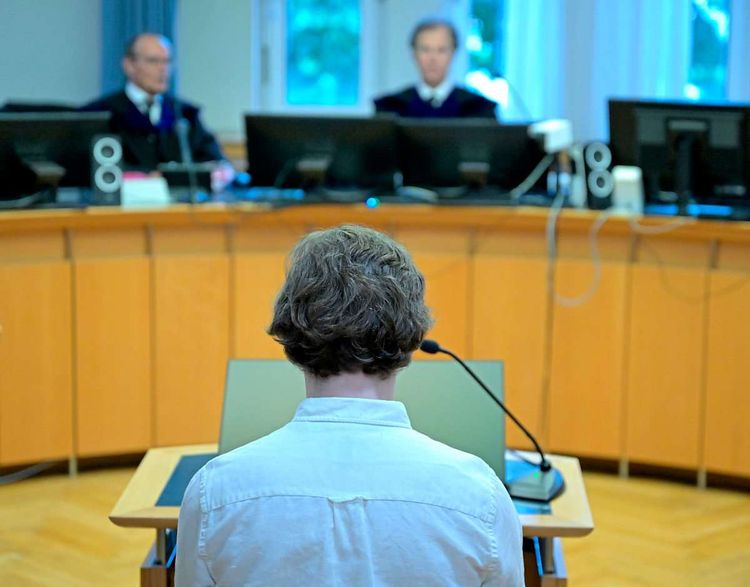 Angeklagter im Gerichtssaal des Wiener Straflandesgerichts